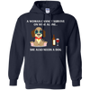 Image of Une femme ne peut pas survivre sur le vin seul chien T-shirt