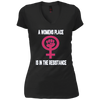 Image of Un lieu de womens se trouve dans la chemise à manches longues de résistance